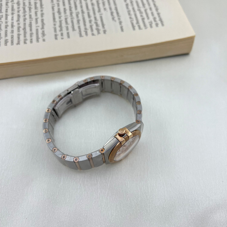 ساعت مچی عقربه ای زنانه امگا مدل Constellation کد W4011