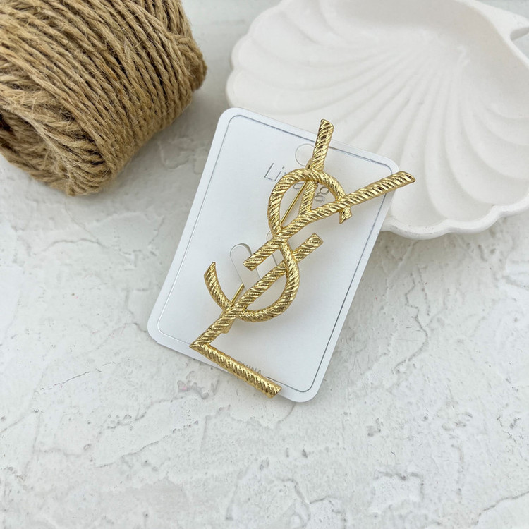 گل سینه زنانه مدل وای اس ال کد G4100